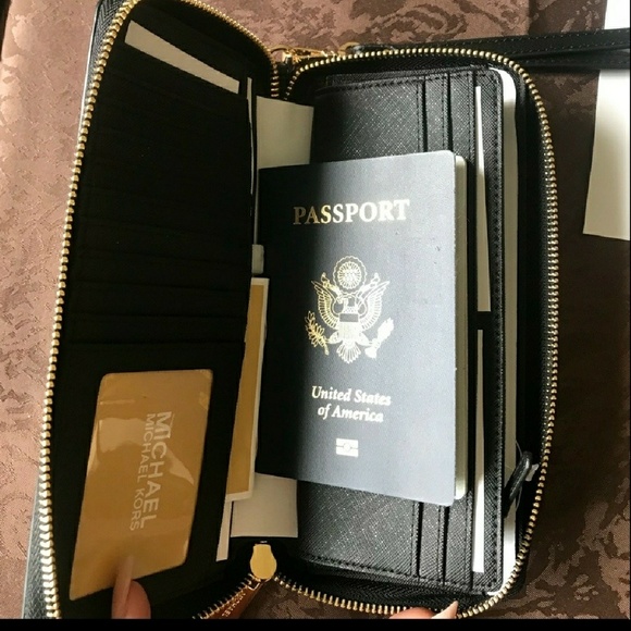 NWT MICHAEL KORS JET SET LARGE TRAVEL CONTINENTAL ZIP AROUND WALLET WRISTLET - Picture 5 of 9